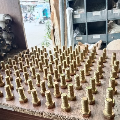 High tensile 8.8 gread bolt